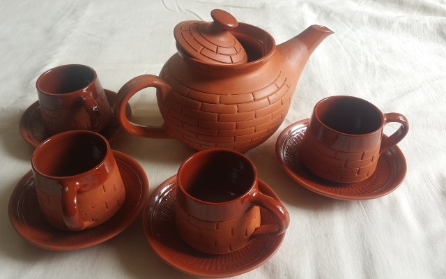 microwavable clay kettle and clay tea cups